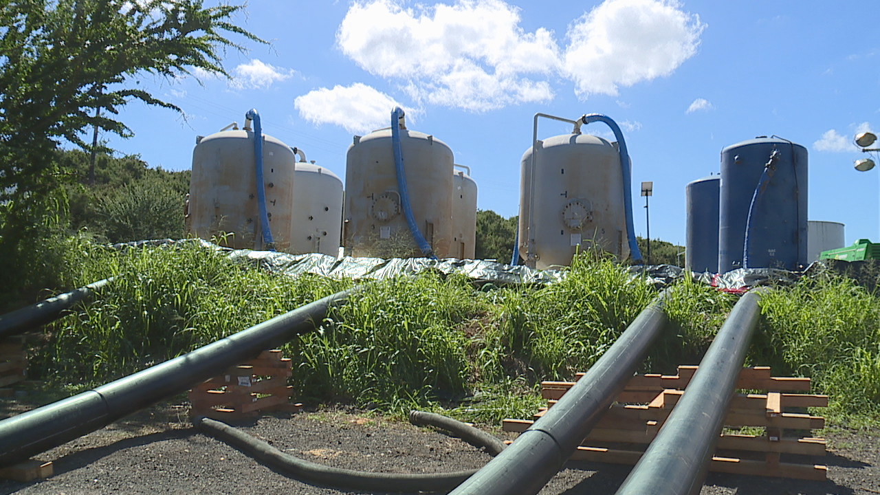 Red Hill fuel tanks can be seen in the distance in Honolulu, Hawaiʻi.